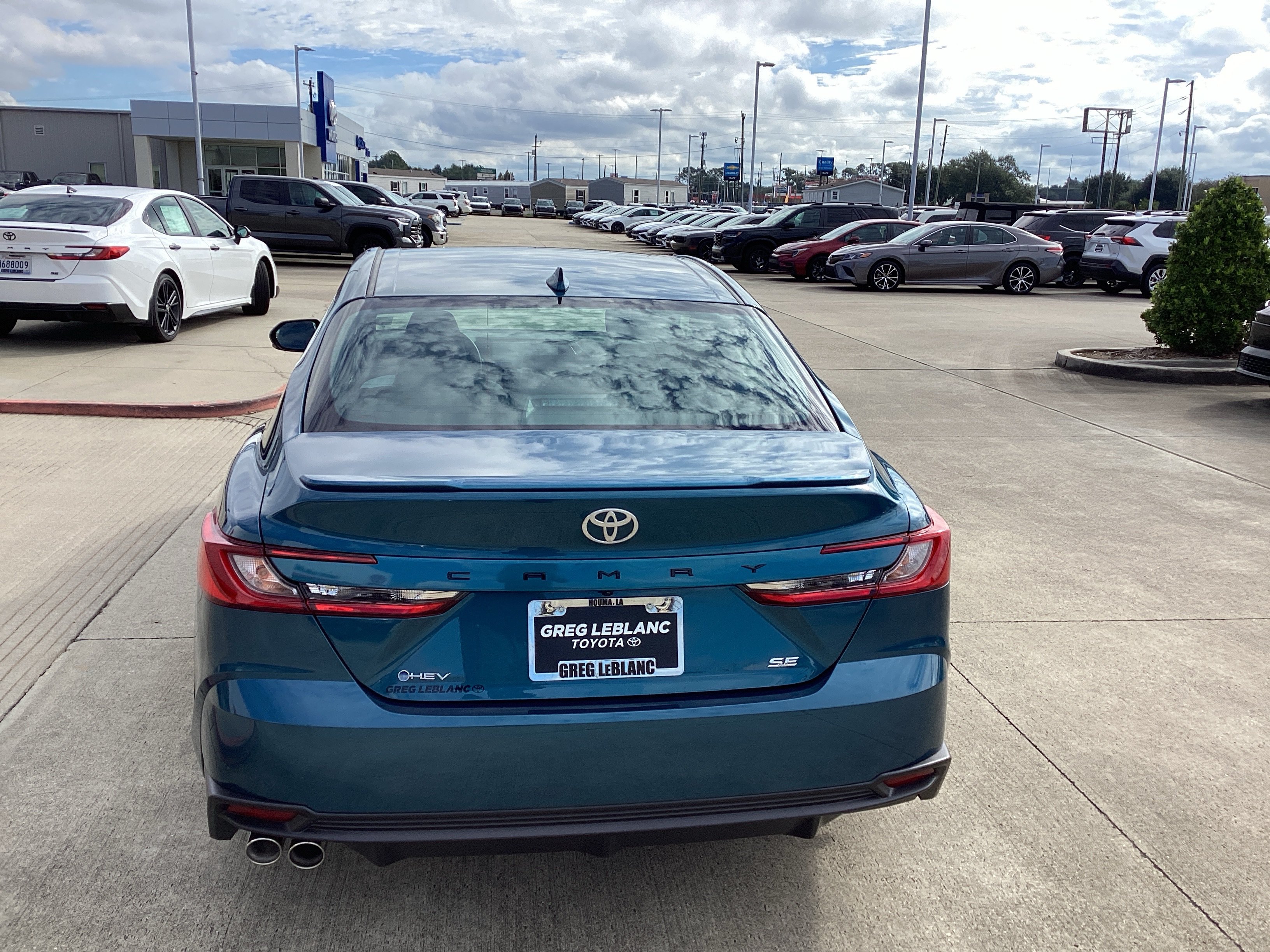 Used 2026 Toyota Camry SE w/ Multimedia Upgrade Package FWD image 6