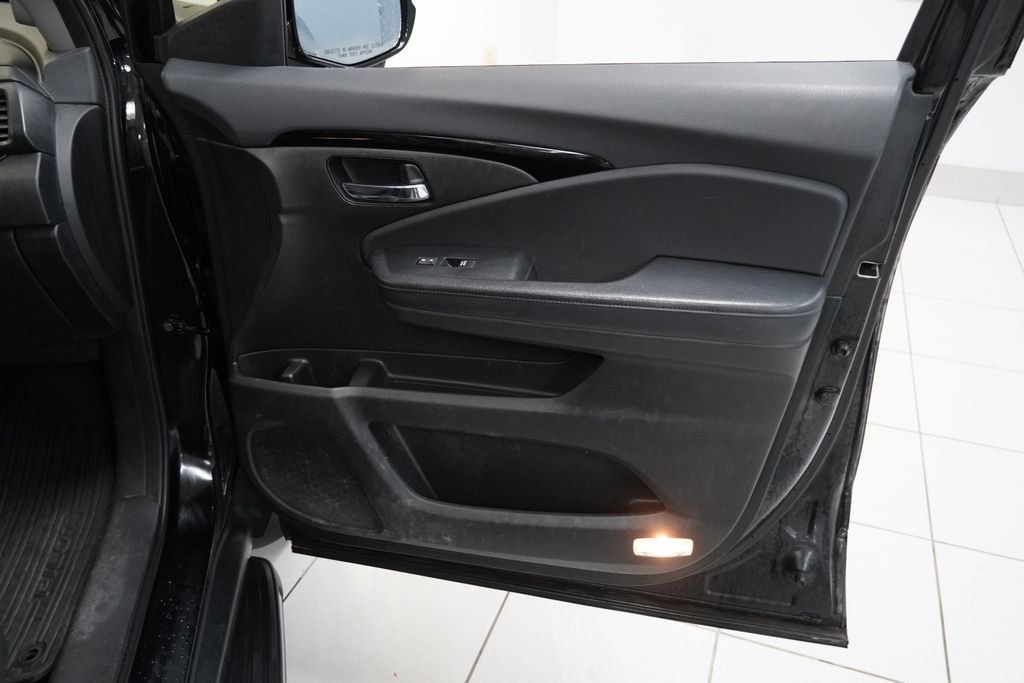 Used 2017 Honda Pilot Touring image 29