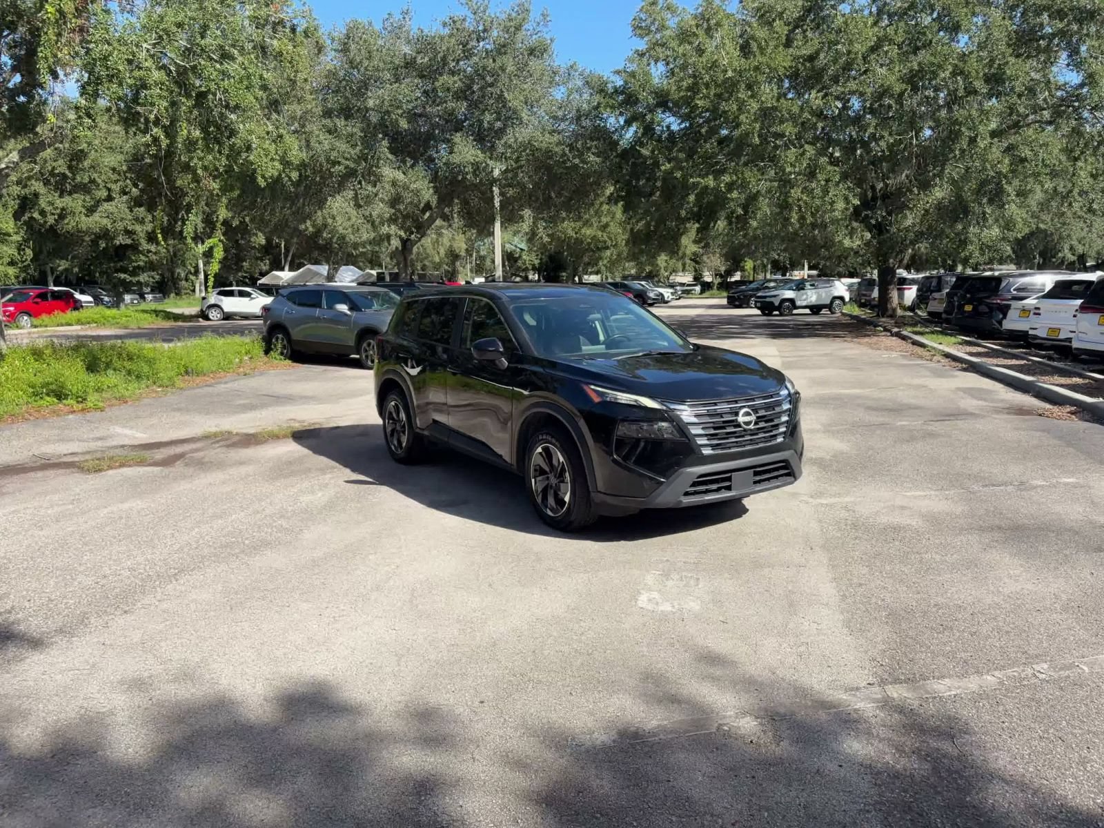 Used 2025 Nissan Rogue SV AWD/4WD image 3