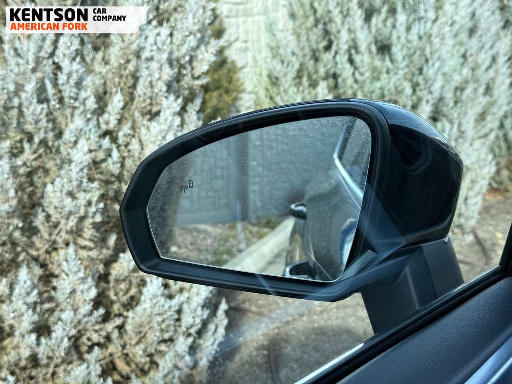 Used 2025 Volkswagen Taos SE image 26