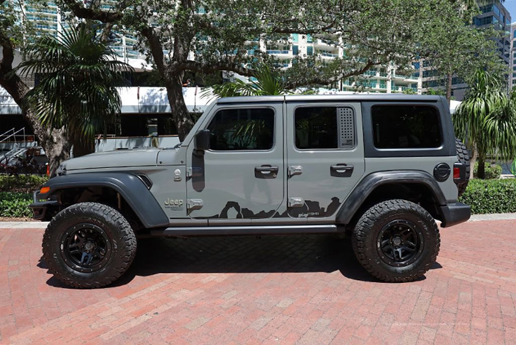 Used 2018 Jeep Wrangler Unlimited Sport AWD/4WD image 3