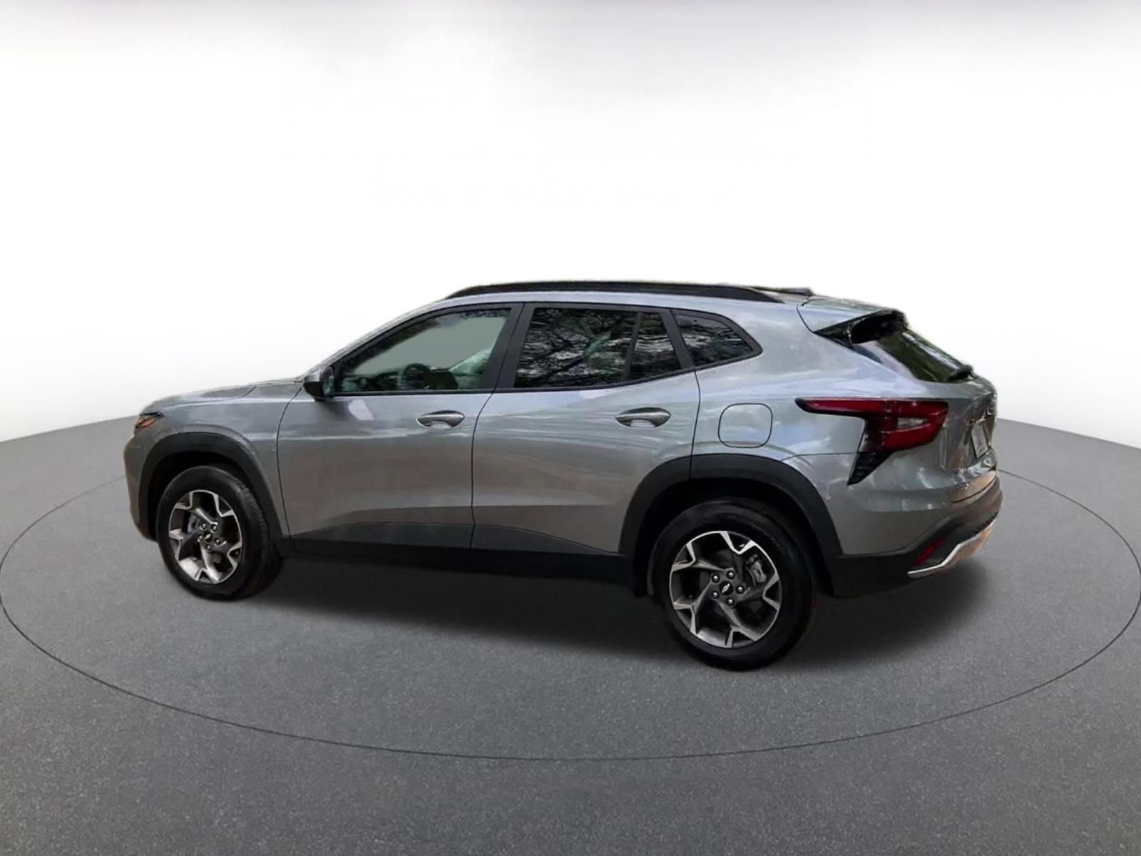 Used 2025 Chevrolet Trax LT image 10