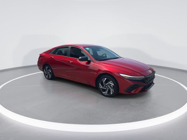 Used 2025 Hyundai Elantra SEL FWD image 2