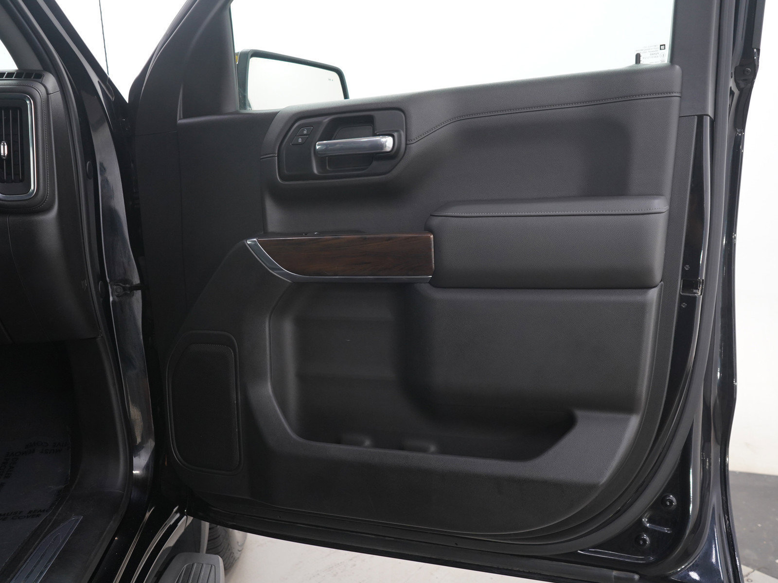 Used 2019 GMC Sierra 1500 SLT w/ Driver Alert Package I AWD/4WD image 11