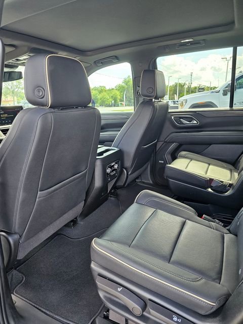 Used 2023 GMC Yukon SLT w/ SLT Premium Package AWD/4WD image 19