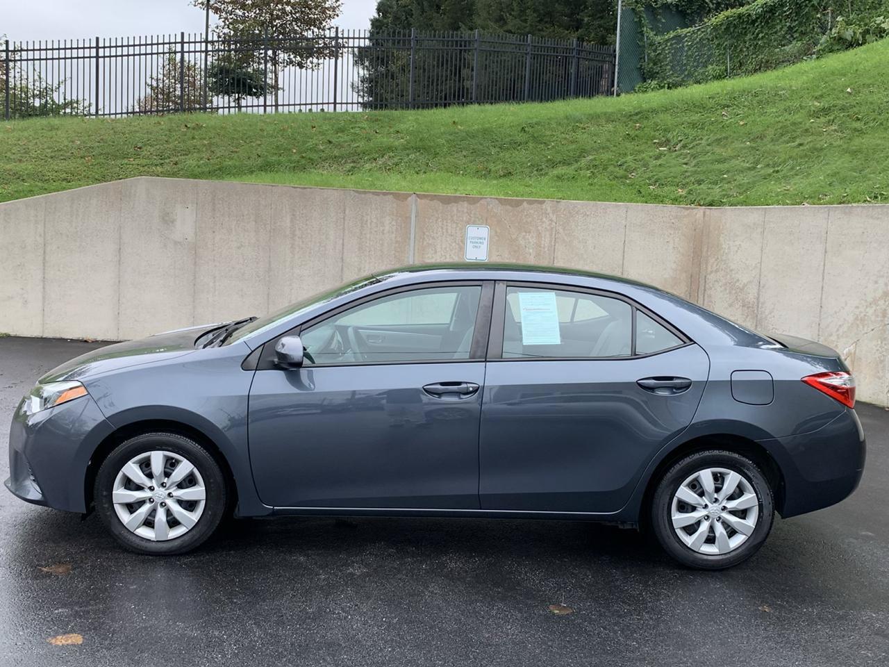 Used 2015 Toyota Corolla LE FWD image 2