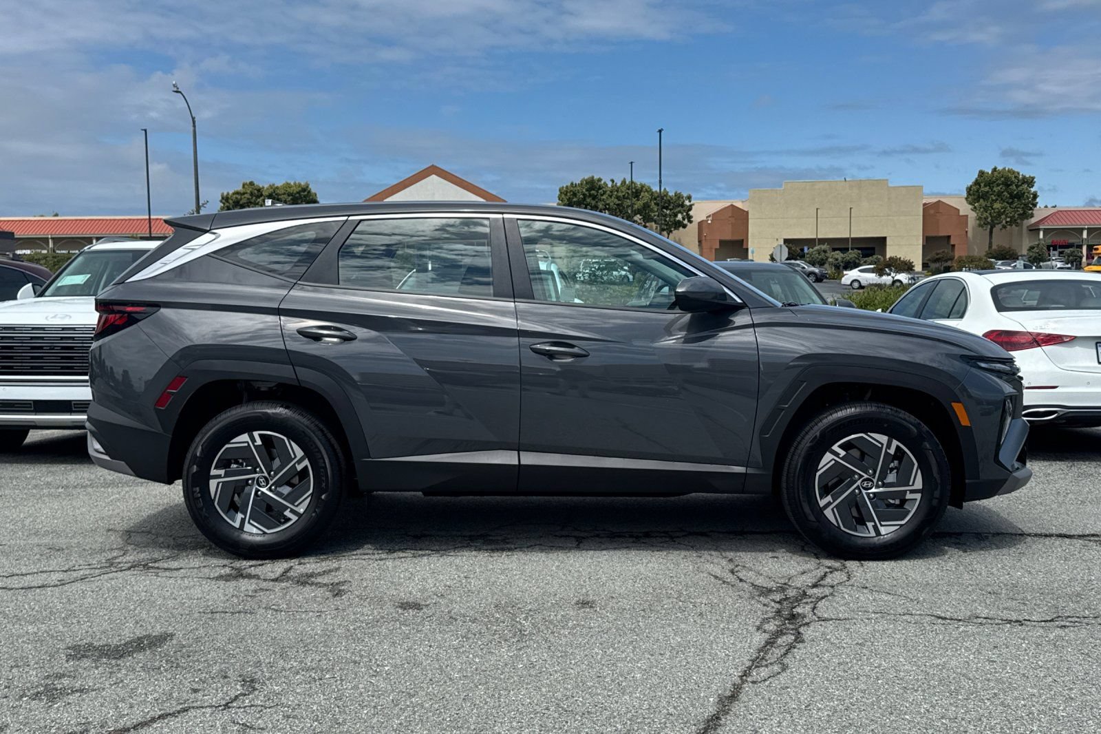New 2026 Hyundai Tucson Blue SE AWD/4WD image 3