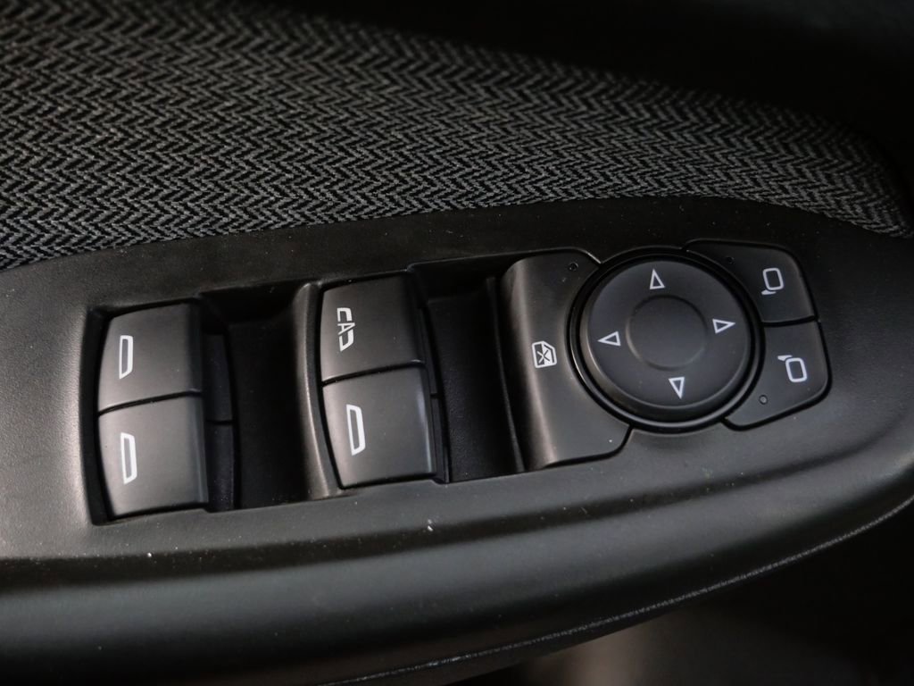 Used 2025 Chevrolet TrailBlazer LT AWD/4WD image 19