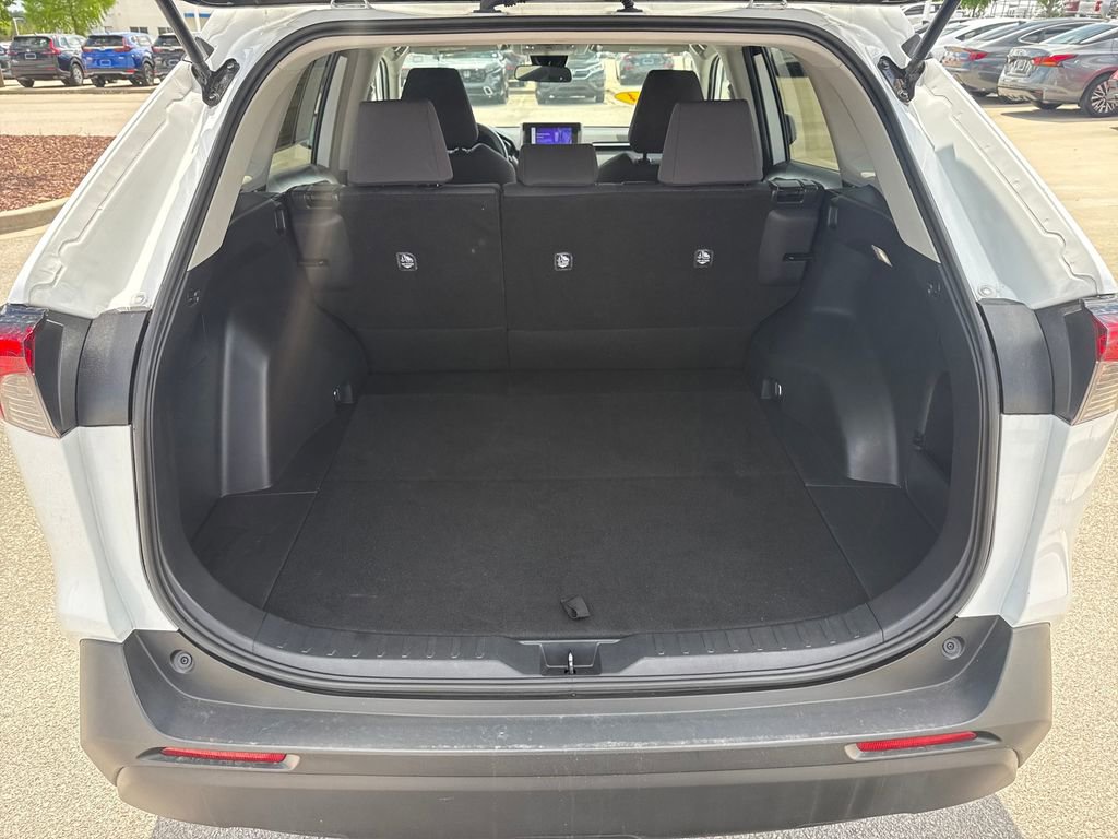 Used 2024 Toyota RAV4 XLE FWD image 31