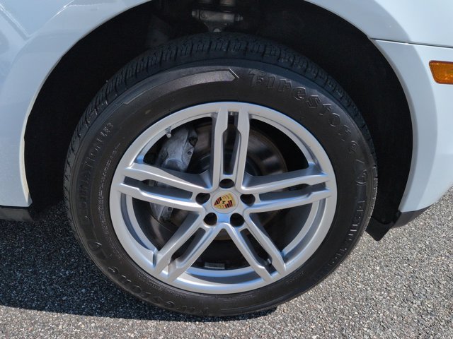 Used 2018 Porsche Macan AWD/4WD image 11