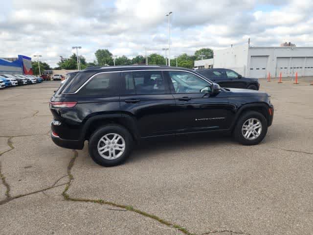 Certified 2023 Jeep Grand Cherokee Laredo w/ Trailer Tow Prep Group (B) AWD/4WD image 14