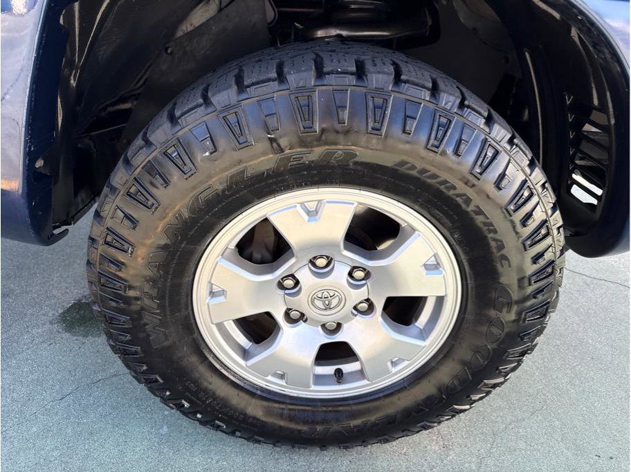 Used 2005 Toyota Tacoma w/ TRD Off-Road Package image 22