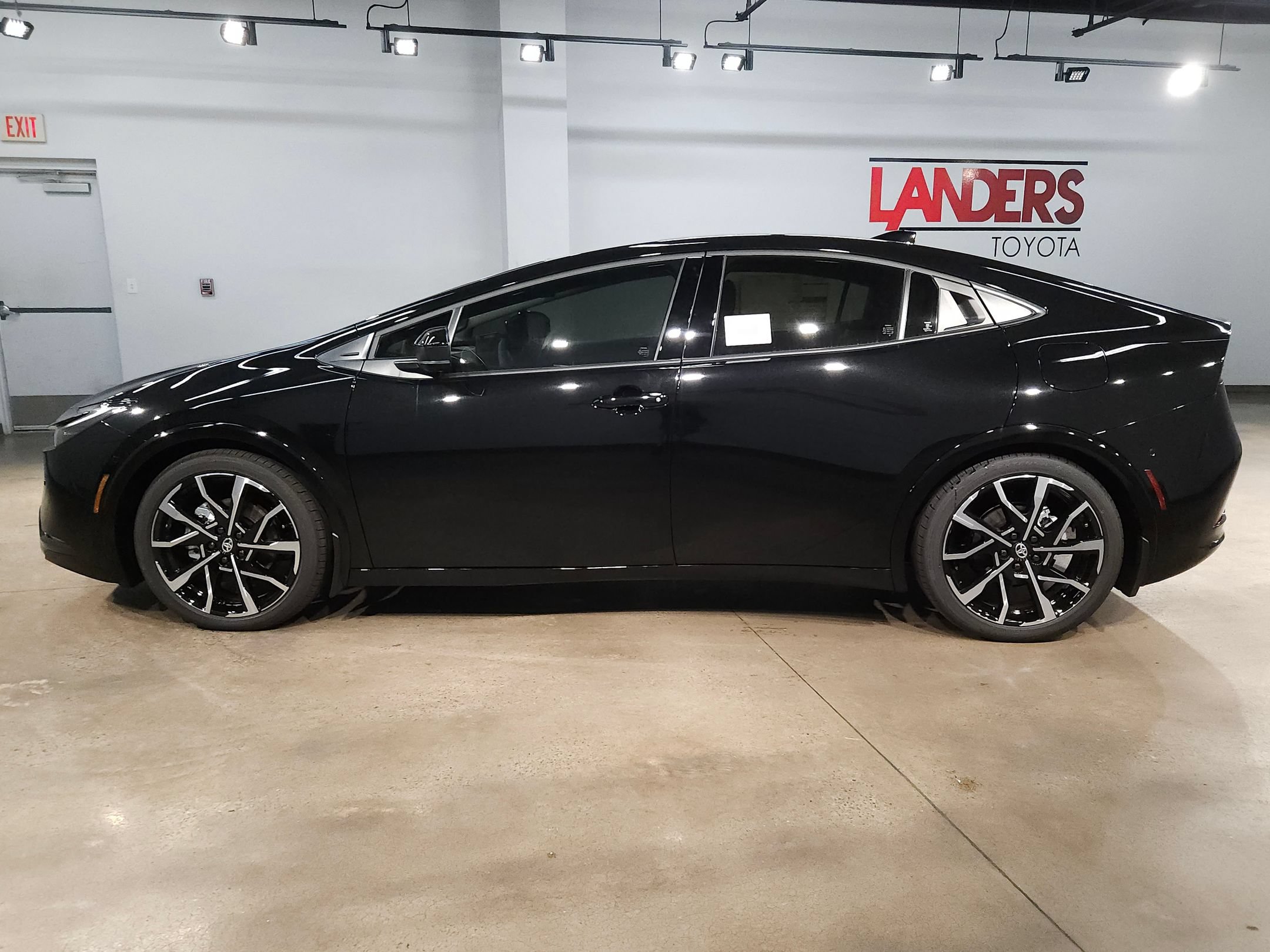 New 2027 Toyota Prius Plug-In Hybrid w/ Limited Premium Package FWD image 4