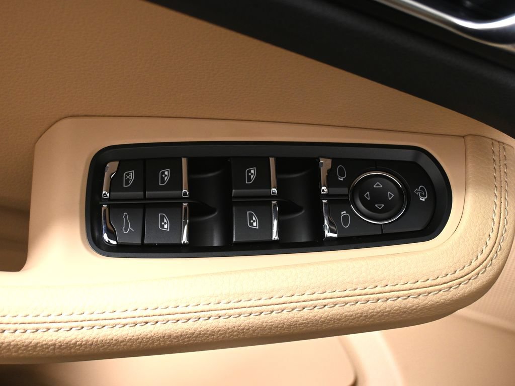 New 2026 Porsche Macan AWD/4WD image 33