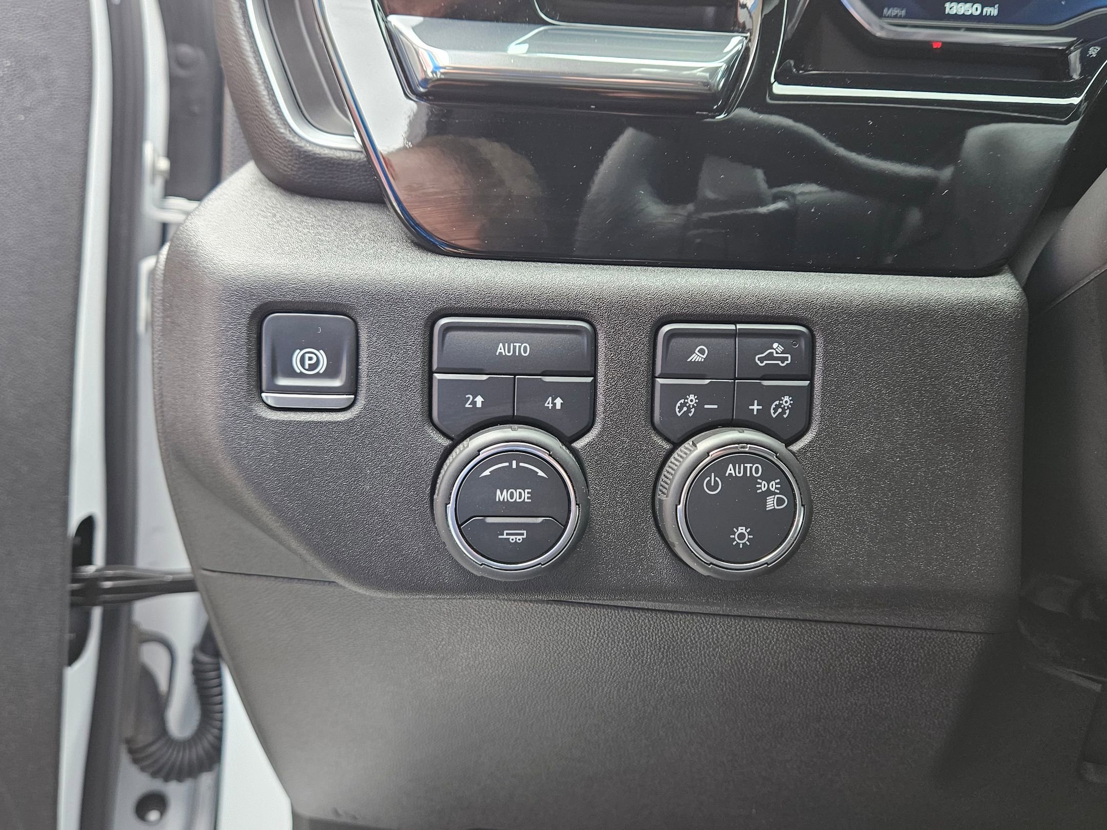 Used 2025 Chevrolet Silverado 1500 LT w/ Safety Package image 19