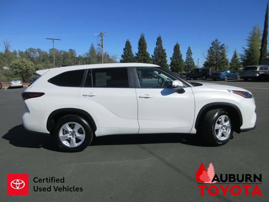 Certified 2025 Toyota Highlander LE image 2