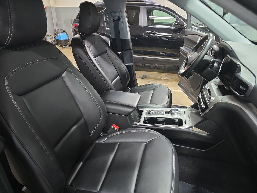Used 2023 Ford Explorer XLT w/ Equipment Group 202A image 12