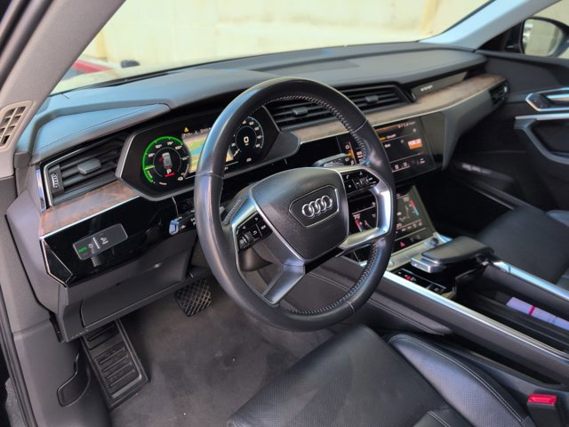 Used 2019 Audi e-tron Prestige w/ Prestige Package AWD/4WD image 10