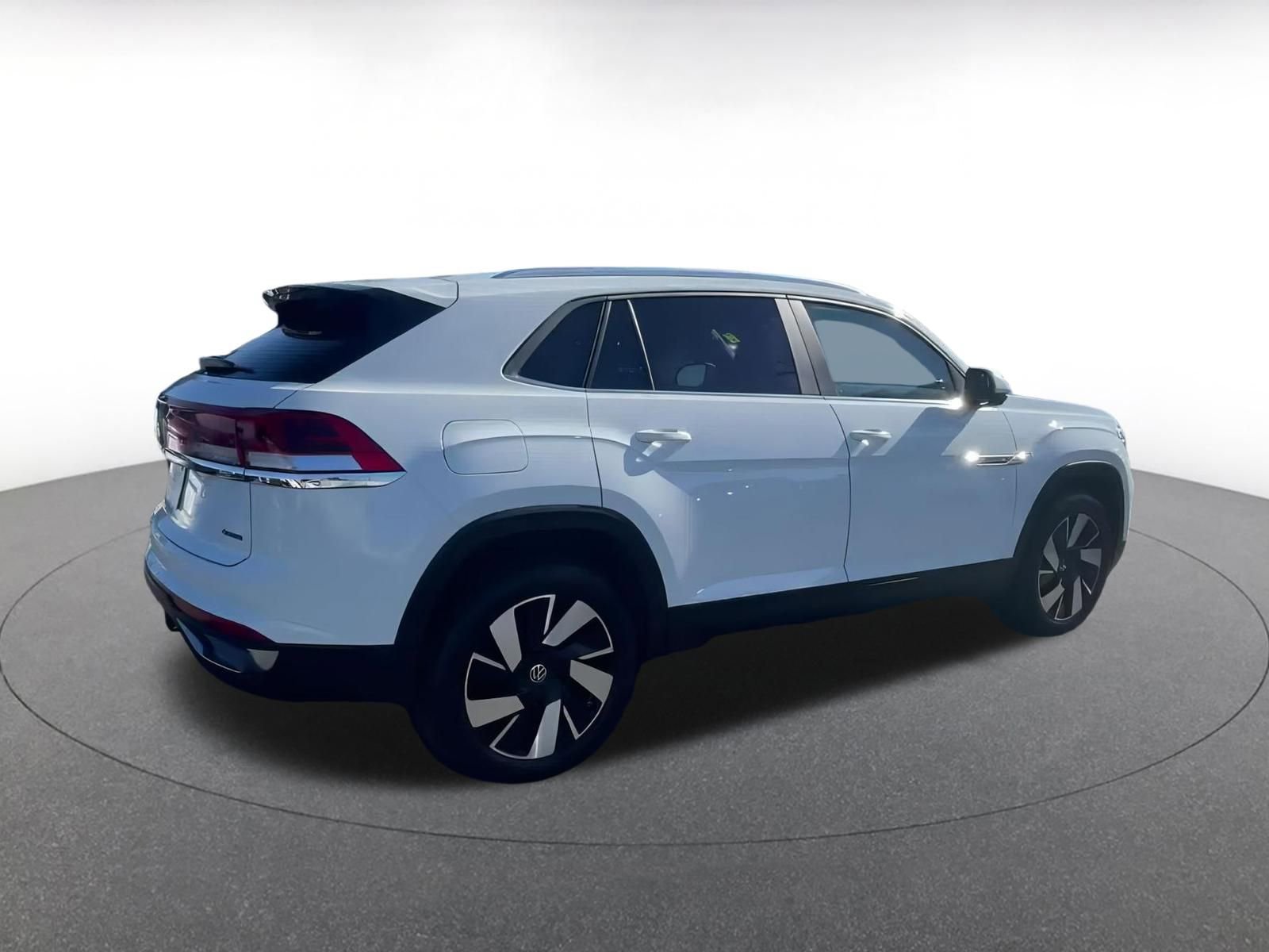 Used 2025 Volkswagen Atlas Cross Sport SE image 15