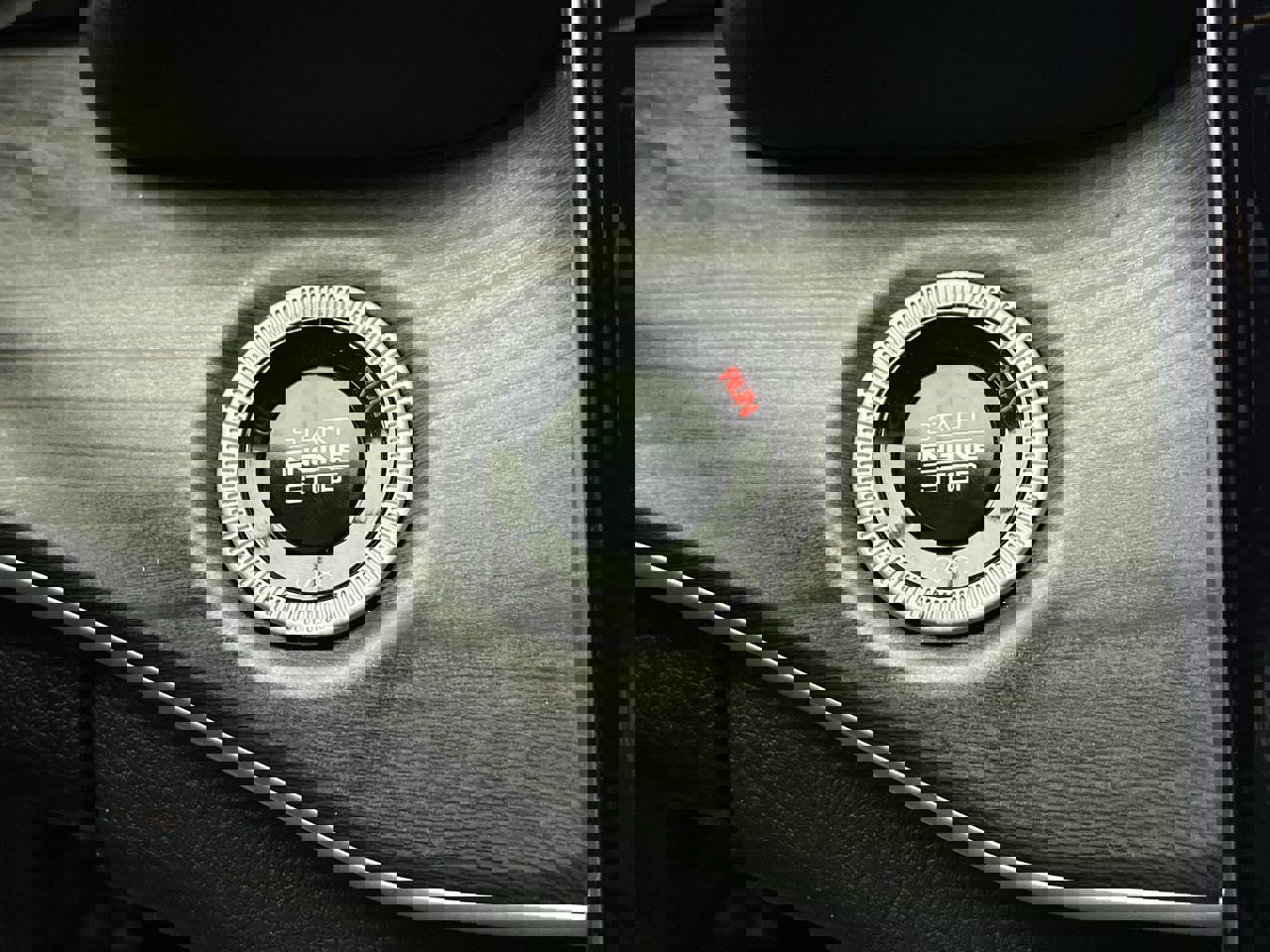 Used 2024 Jeep Grand Cherokee L Limited w/ Luxury Tech Group II image 23