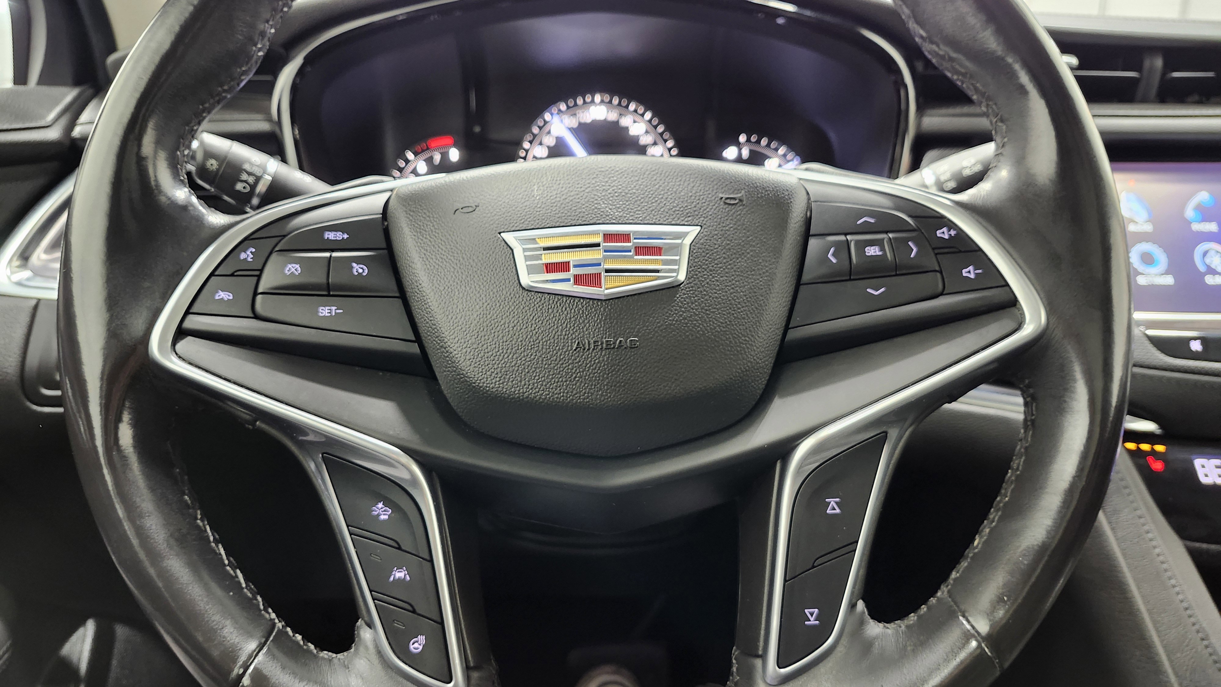 Used 2017 Cadillac XT5 Luxury image 30