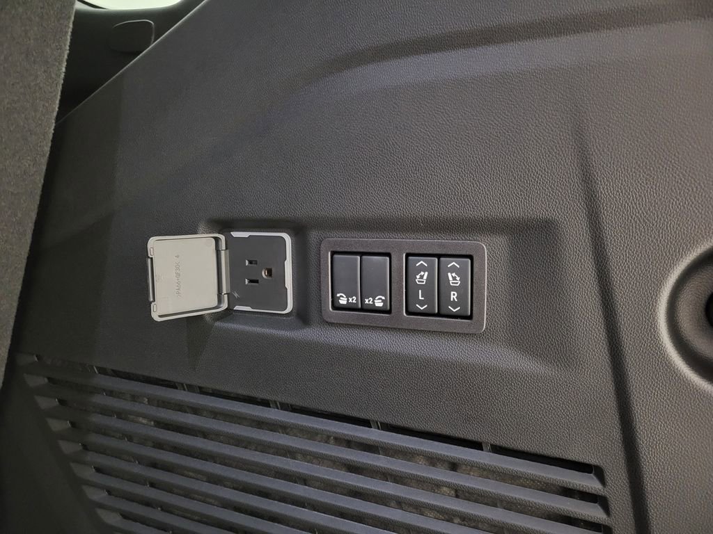 New 2026 Chevrolet Tahoe Premier image 2