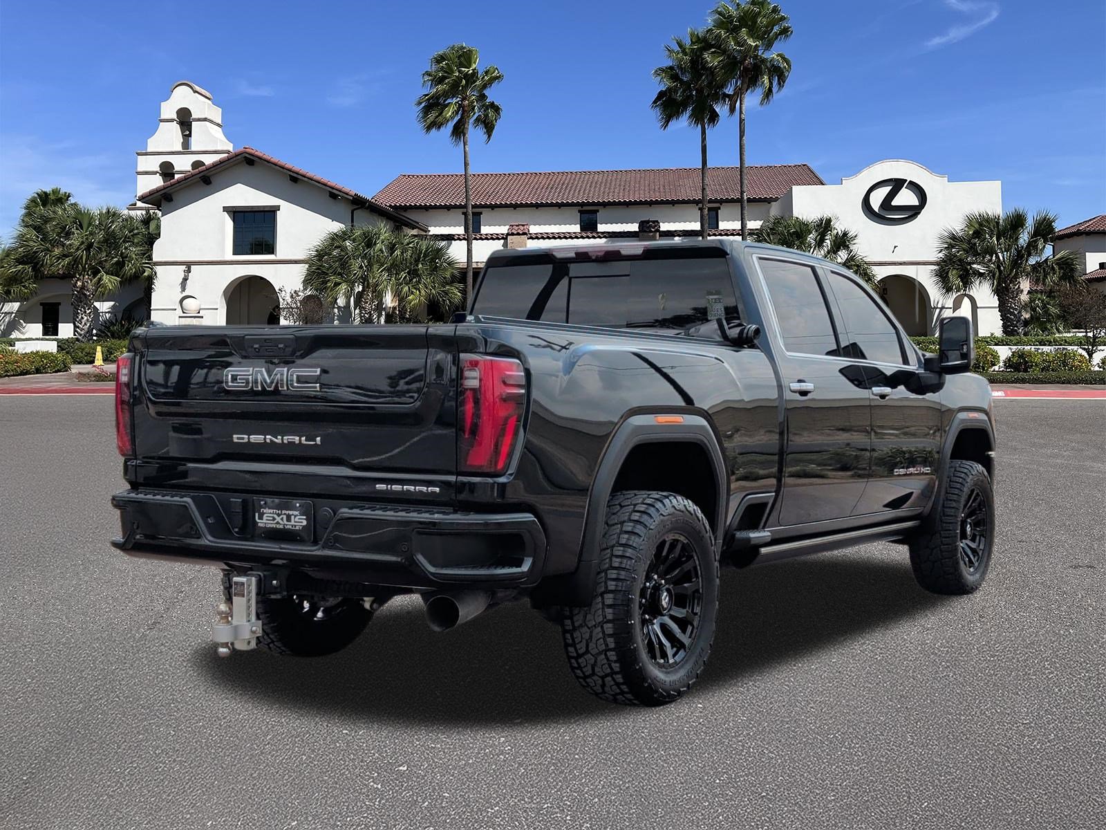 Used 2024 GMC Sierra 2500 Denali Ultimate image 2