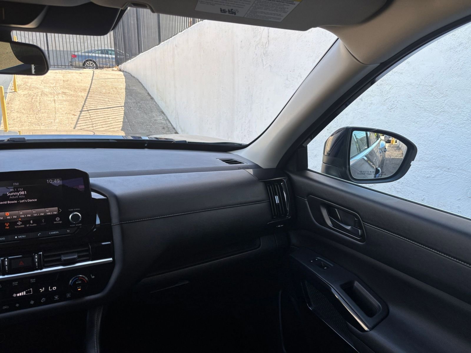 Used 2025 Nissan Pathfinder SV image 38