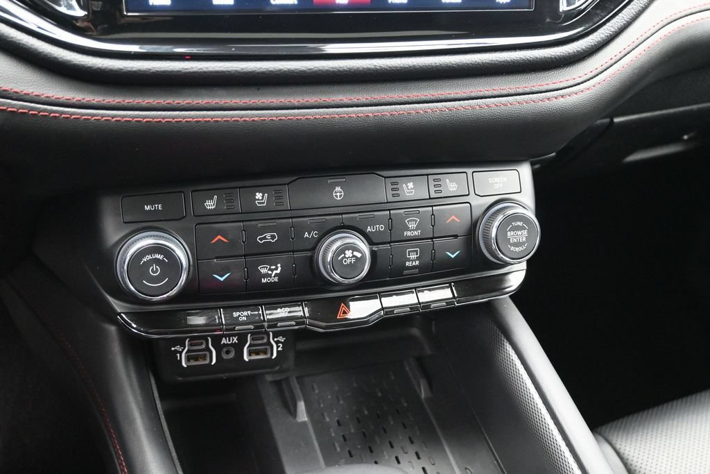 Used 2025 Dodge Durango R/T AWD/4WD image 19