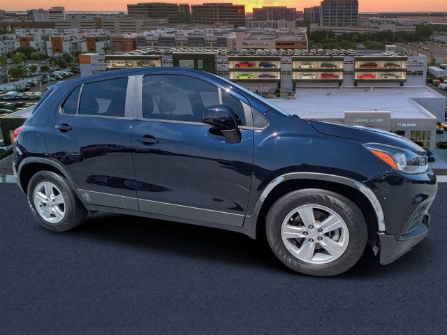 Used 2022 Chevrolet Trax LS w/ Tint and Cruise Package image 1
