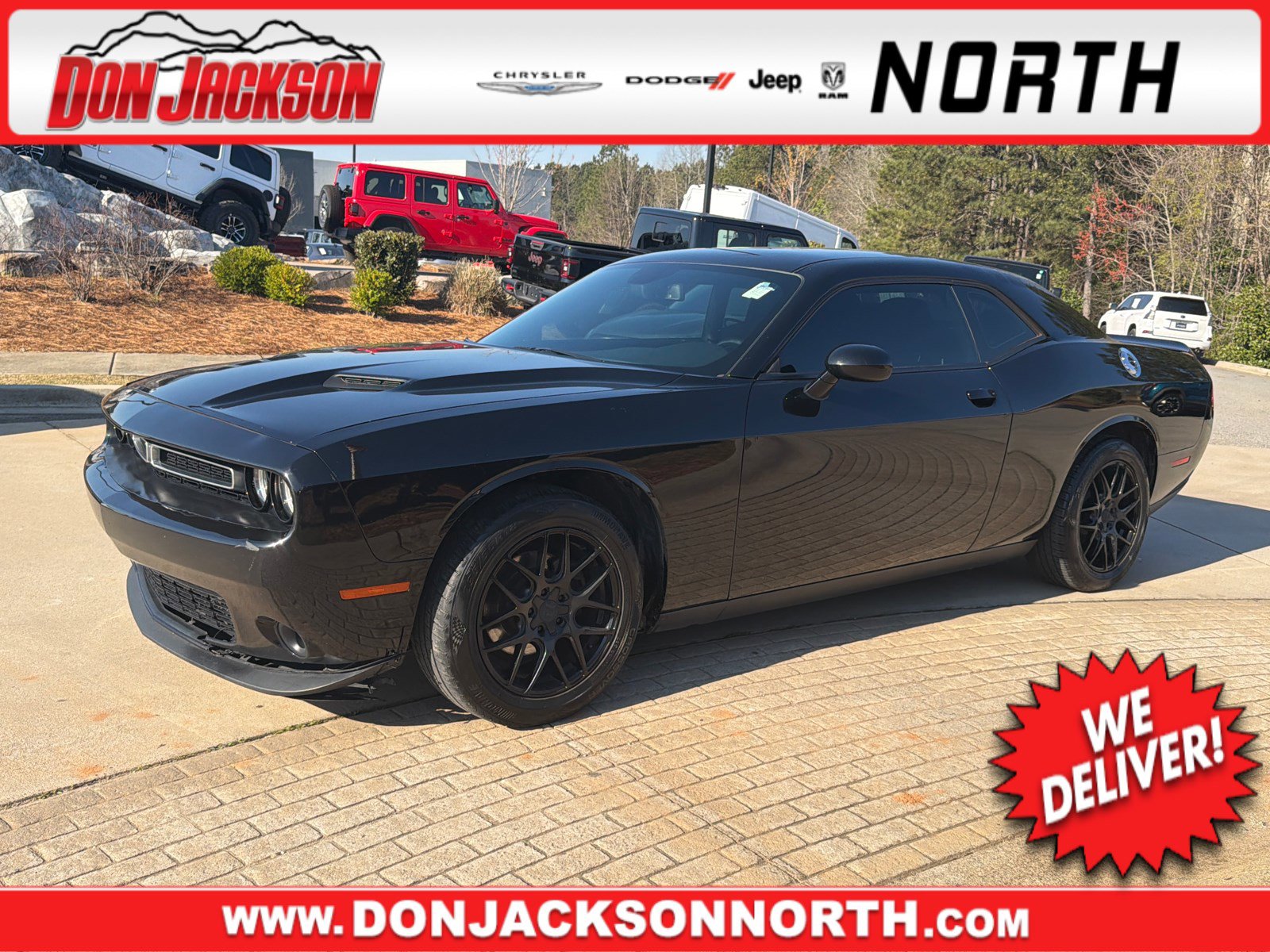 Used 2019 Dodge Challenger SXT image 1