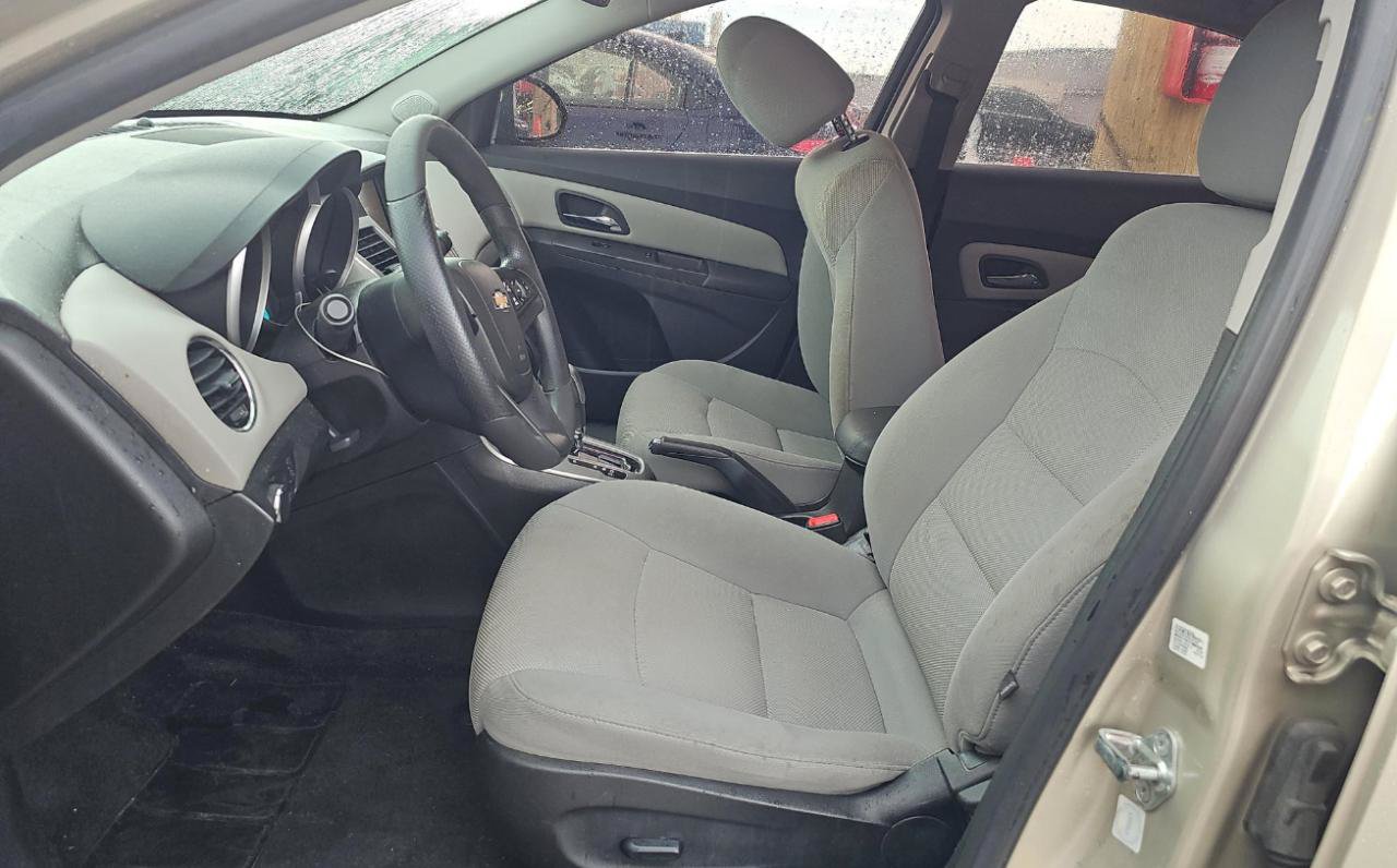 Used 2015 Chevrolet Cruze LT FWD image 6