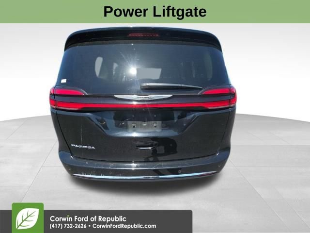 Used 2024 Chrysler Pacifica Touring-L image 7