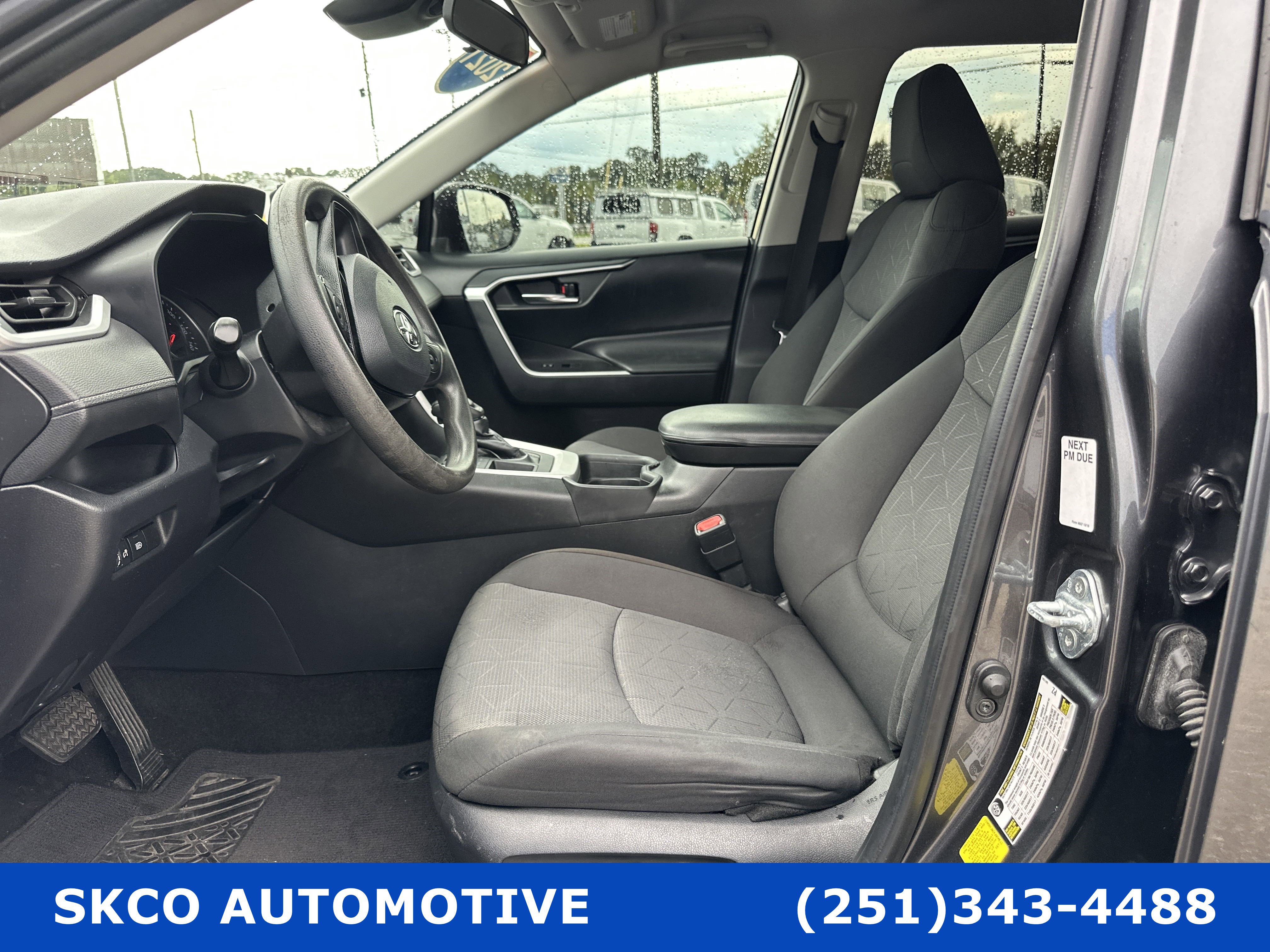 Used 2021 Toyota RAV4 XLE Premium FWD image 10