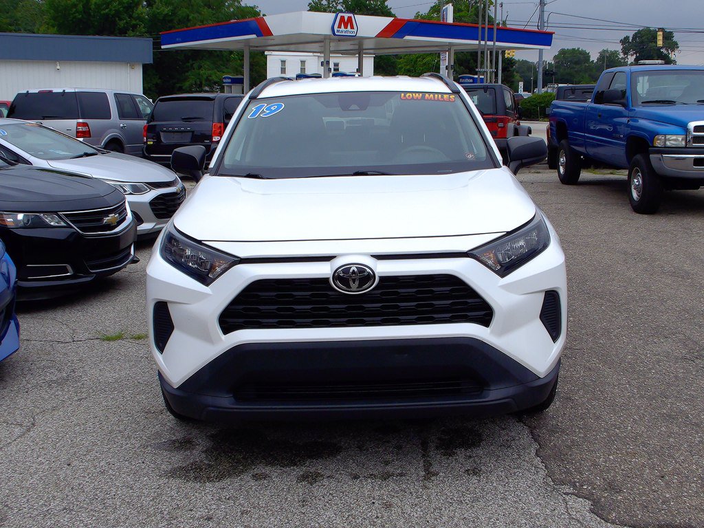 Used 2019 Toyota RAV4 LE w/ Carpet Mat Package FWD image 2