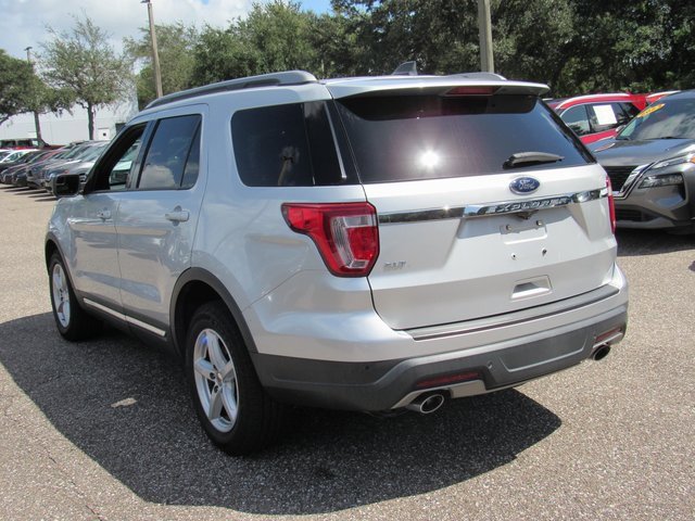 Used 2018 Ford Explorer XLT image 7