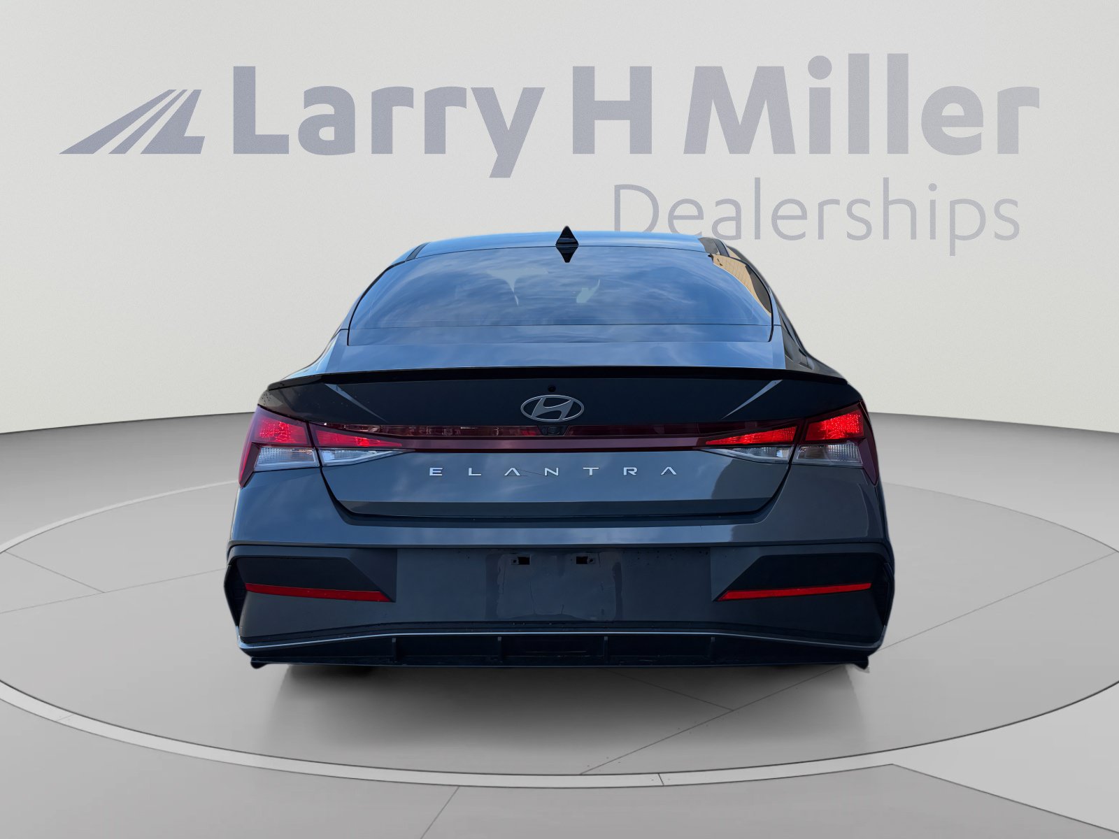 Certified 2025 Hyundai Elantra Sport FWD image 4