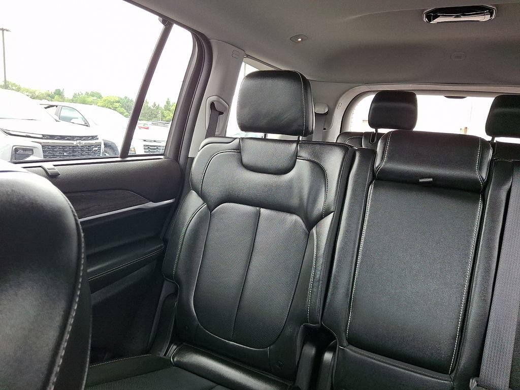 Used 2022 Jeep Grand Cherokee L Limited w/ Luxury Tech Group II AWD/4WD image 19