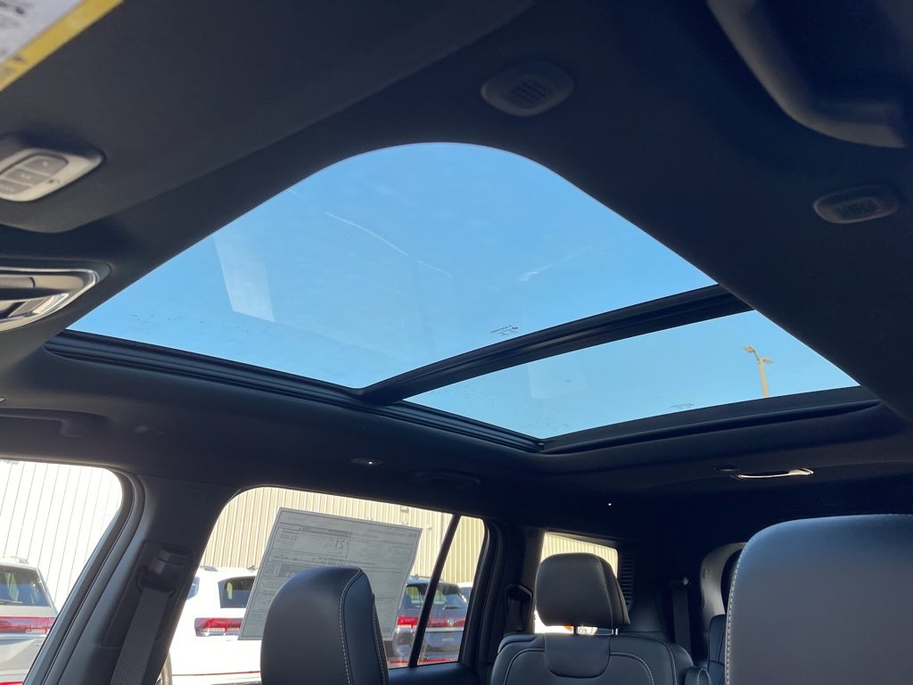 New 2025 Jeep Grand Cherokee L Limited w/ MOPAR Finishing Package image 19