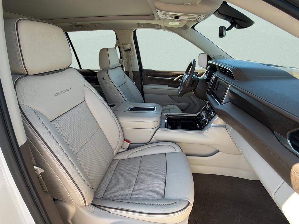 Used 2021 GMC Yukon Denali w/ Denali Premium Package image 12