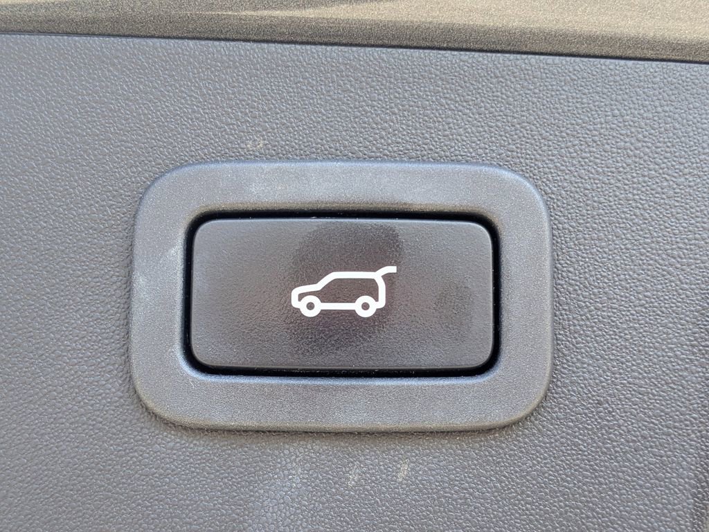 Used 2019 Jaguar E-PACE R-Dynamic SE image 14