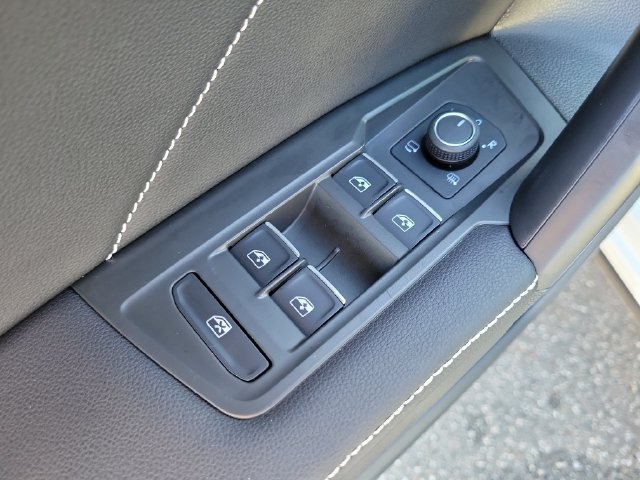 Certified 2024 Volkswagen Tiguan SEL R-Line AWD/4WD image 16