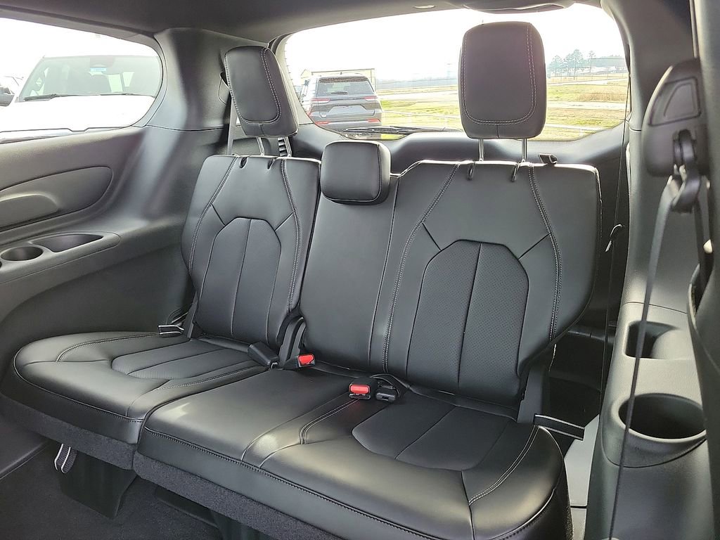 New 2026 Chrysler Pacifica Select FWD image 9