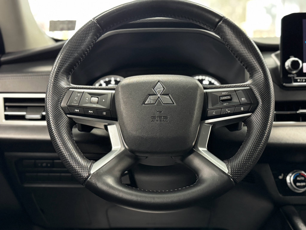 Used 2023 Mitsubishi Outlander SE image 17