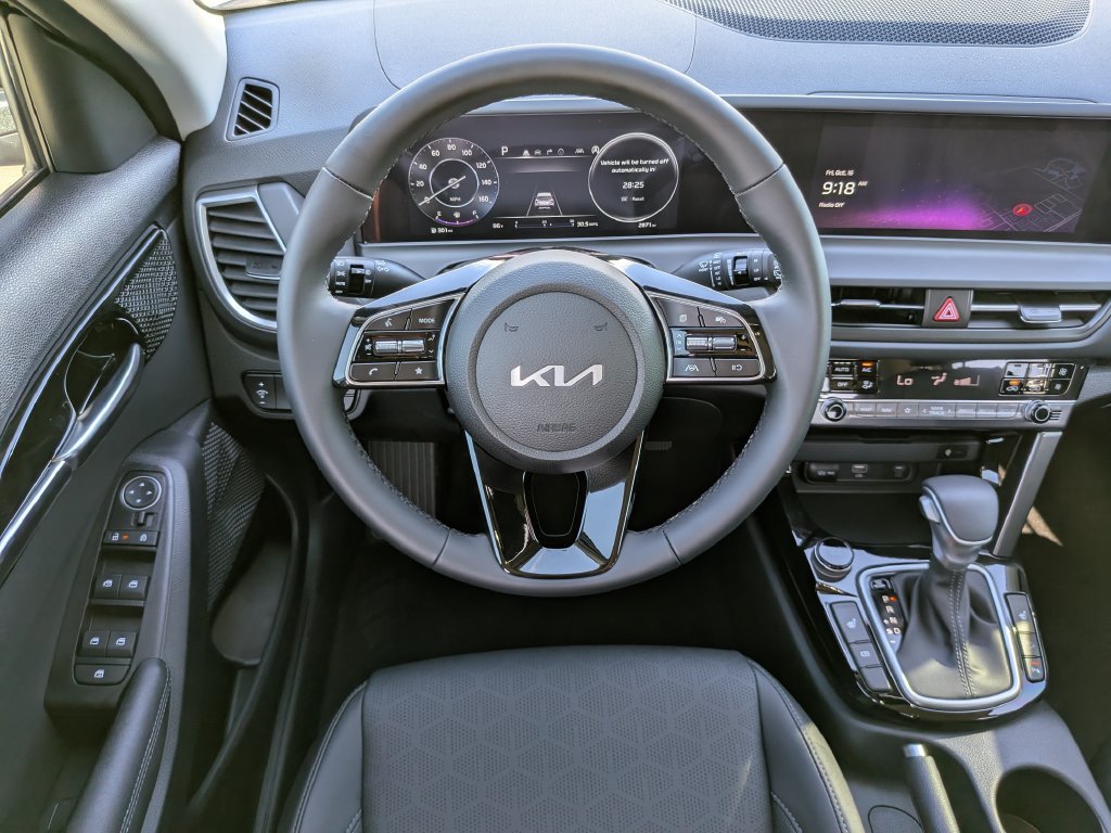 Certified 2026 Kia Seltos EX FWD image 16
