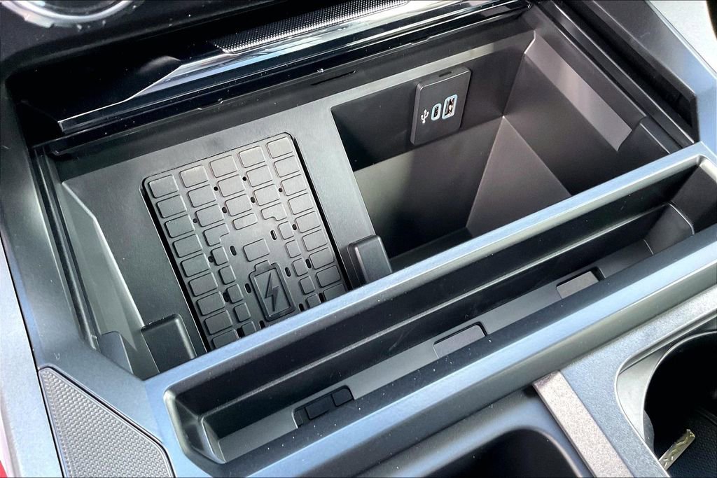 New 2026 Ford F250 Lariat w/ Black Appearance Package image 17