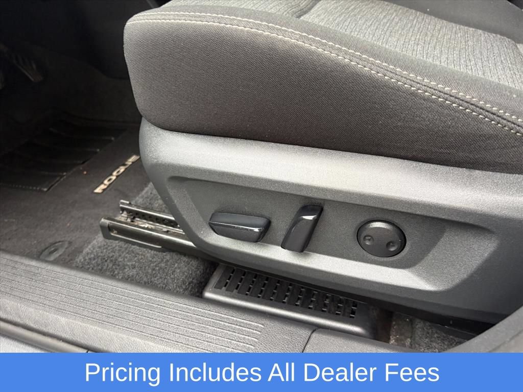 Used 2023 Nissan Rogue SV AWD/4WD image 18