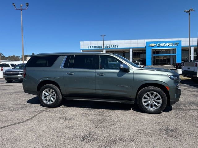 Used 2023 Chevrolet Suburban Premier image 2