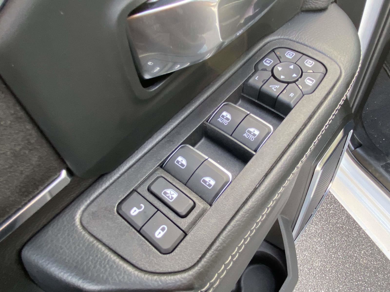 Used 2025 RAM 2500 Laramie w/ Night Edition image 17