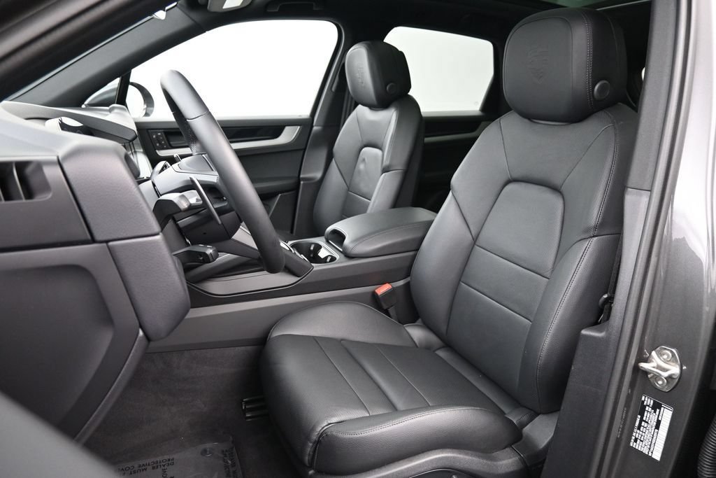 Certified 2025 Porsche Cayenne AWD/4WD image 5